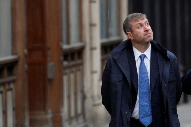 Роман Абрамович потребовал от ЕС перевести в его благотворительный фонд 1 млн долларов