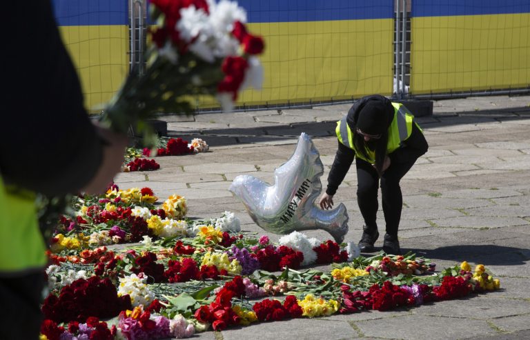 Из-за событий 10 мая у памятника в Пардаугаве понижены в должности несколько полицейских