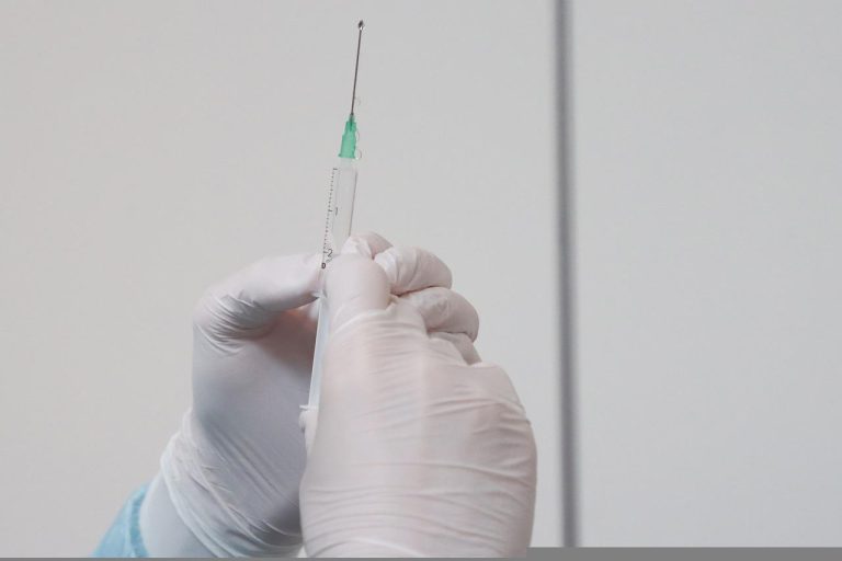 В Латвии выплатят 142 290 евро за смерть после вакцины от COVID