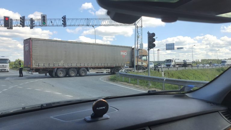 Из-за ДТП затруднено движение на Рижской объездной дороге