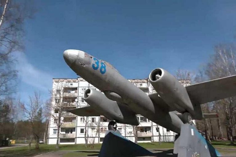 Самолет из Скулте переедет в Музей авиации