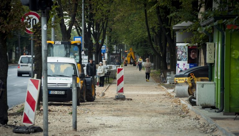 На ремонт тротуаров в Риге в этом году выделено около 1,5 млн евро