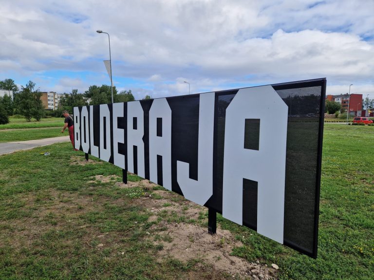 В Болдерае на въезде установили надпись с названием района