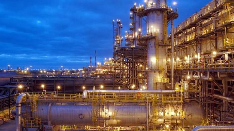 На нефтегазовом месторождении в Казахстане произошел взрыв