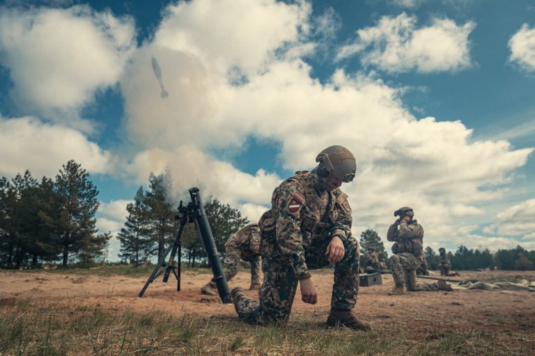 Введение всеобщей военной службы обойдется в 800 млн евро — командующий НВС