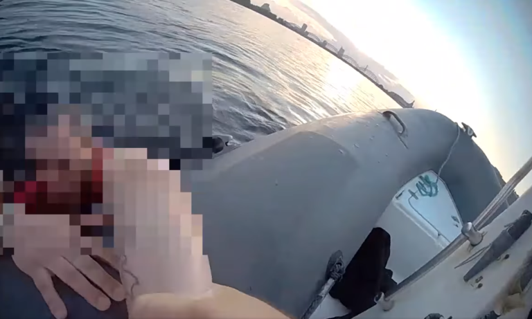 Полицейский спас мужчину, прыгнувшего в Даугаву с Островного моста