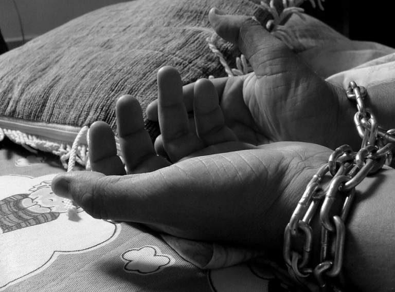 В Латвии выявлен 61 случай торговли людьми. Ищущих работу призывают к осторожности
