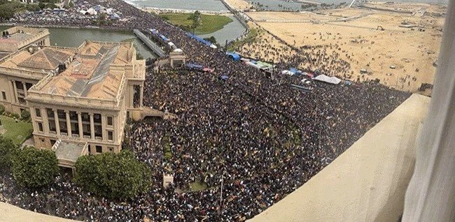 Кризис на Шри-Ланке - протестующие взяли штурмом дворец президента