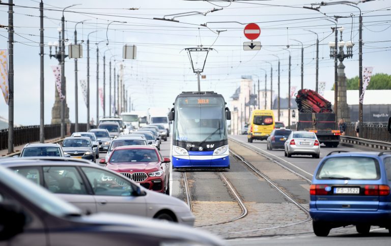Из-за погодных условий общественный транспорт может задерживаться