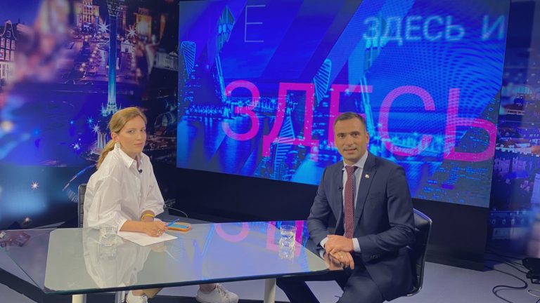 Стакис в интервью «Дождю» пообещал не сносить памятники на могилах солдат