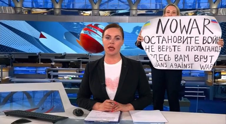 У Марины Овсянниковой утром начались обыски