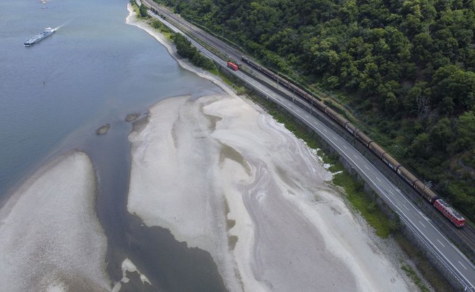 Вода в Рейне достигла рекордно низкой отметки