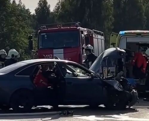 В Марупском крае столкнулись автобус и легковая машина