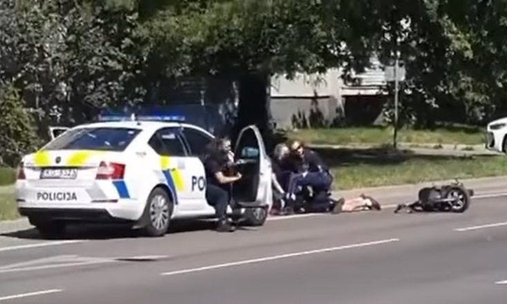 В Пурвциемсе задержан бежавший от полиции пьяный водитель мопеда