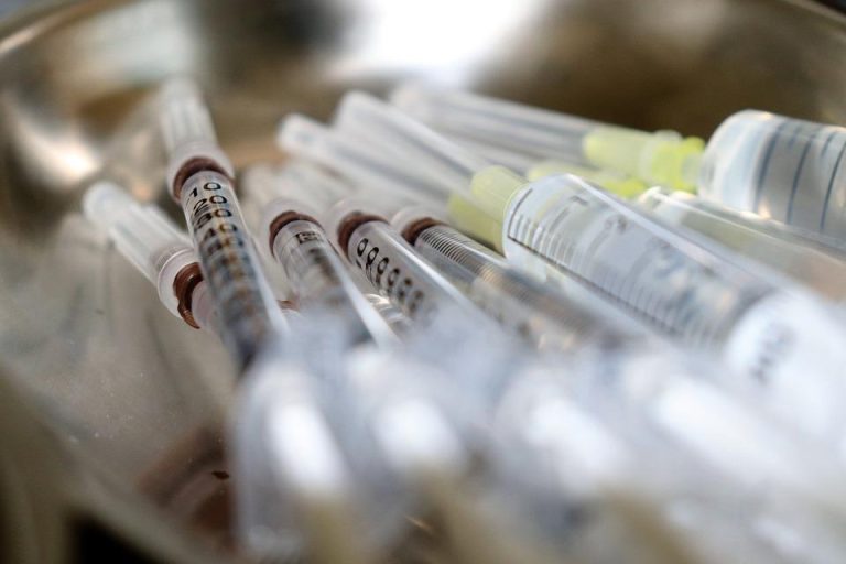 В Латвию доставлены первые вакцины от оспы обезьян