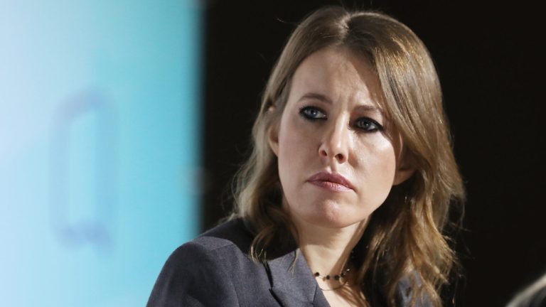 Латвийцев и россиян возмутил приезд Собчак в «родную» Юрмалу