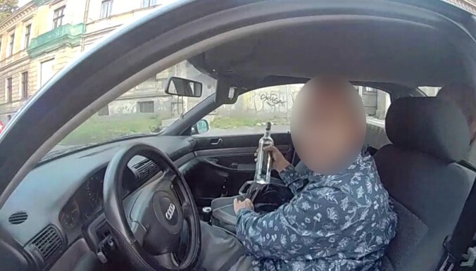 Пьяный водитель дважды попал в поле зрения полиции — теперь ему грозит штраф до 2000 евро