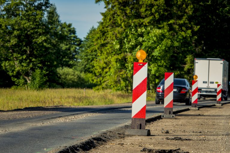 От Сените до Сигулды закрыты по одной полосе в каждом направлении