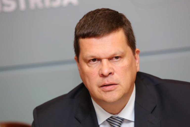 Министр земледелия приехал в Узбекистан для укрепления сотрудничества в аграрной сфере