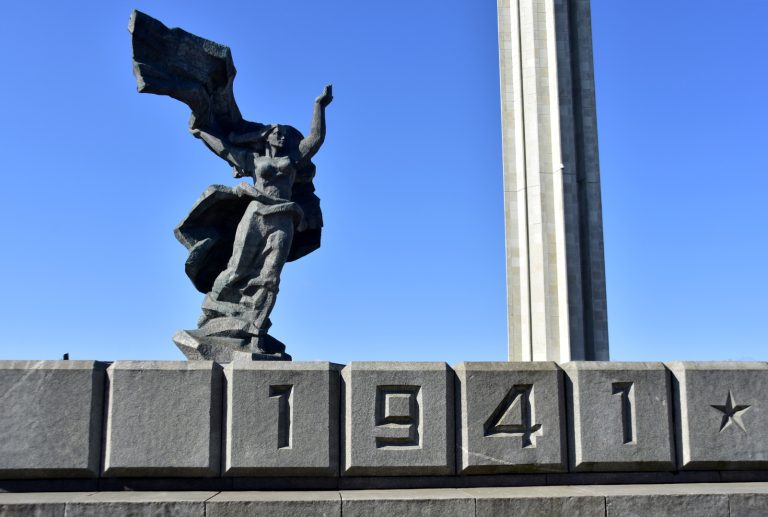 РСЛ планирует провести акцию протеста против сноса памятника воинам Советской армии в Пардаугаве