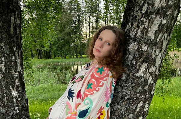 «Родила копеечку!»: певица Монеточка впервые стала мамой