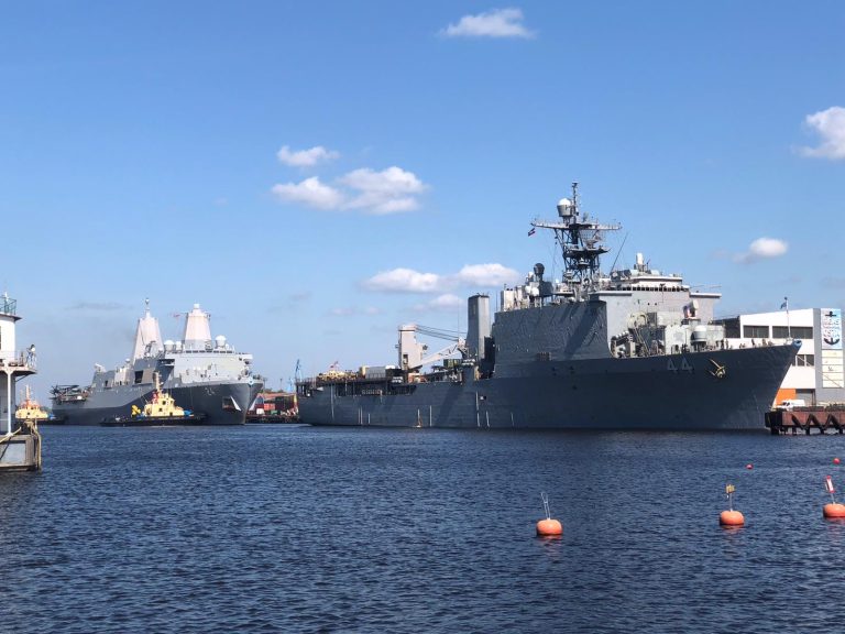 Американские десантные корабли прибыли в Ригу