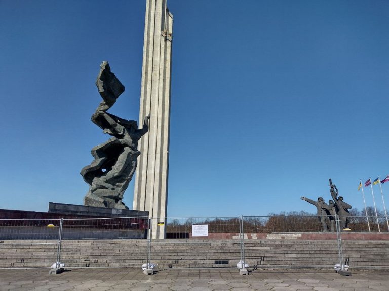 У памятника в Пардаугаве задержано несколько протестующих