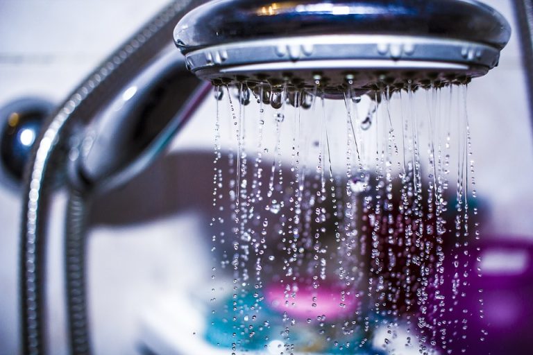 Реже принимать душ? Тарифы на воду тоже будут стремительно расти