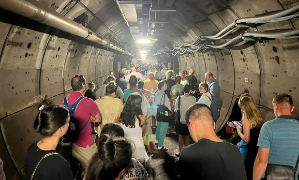 Пассажиры на пять часов застряли в тоннеле под Ла-Маншем из-за поломки поезда