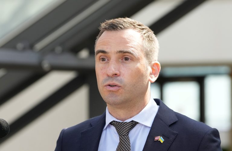 Стакис призвал рижан не мешать демонтажу памятника в Пардаугаве
