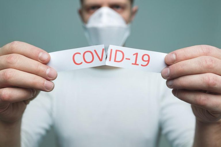 Число больных COVID в латвийских больницах продолжает снижаться
