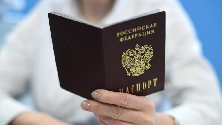 Каждый пятидесятый житель - гражданин России