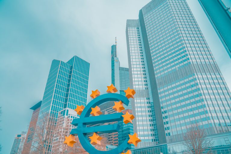В еврозоне ожидают роста инфляции, безработицы и рецессии