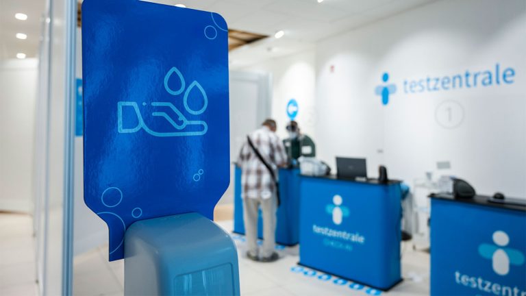 Германия продлевает и ужесточает коронавирусные ограничения