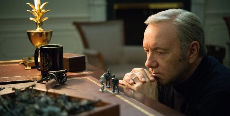 Кевин Спейси должен выплатить более 30 млн долларов создателям сериала «Карточный домик»