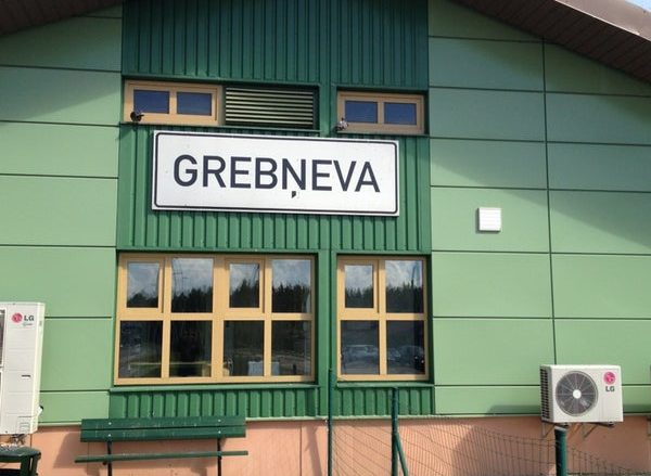 На погранпункте «Гребнево» на въезде в Латвию люди проводят в очереди почти сутки