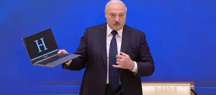 Александр Лукашенко представил «первый белорусский компьютер»