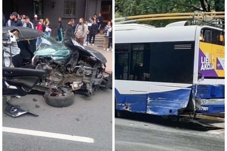 В Риге произошло серьезное ДТП с участием легкового автомобиля и троллейбуса