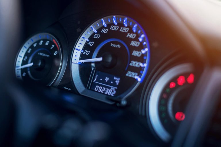 У трети подержанных автомобилей в Латвии «скрученный» пробег
