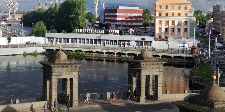 Рабочие судоверфи в Санкт-Петербурге устроили бунт из-за невыплаты зарплат и добились своего