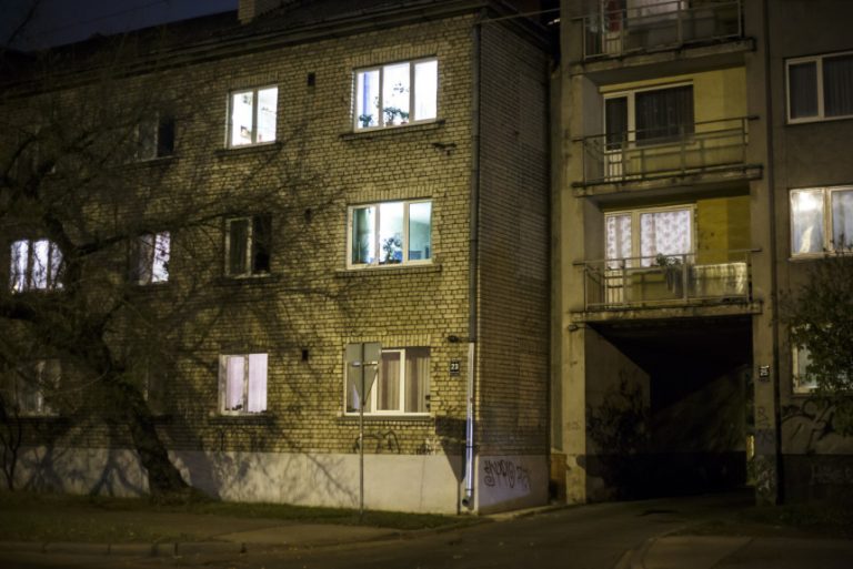 Полиция устроила погоню за, возможно, пьяным водителем. Нарушителю удалось сбежать