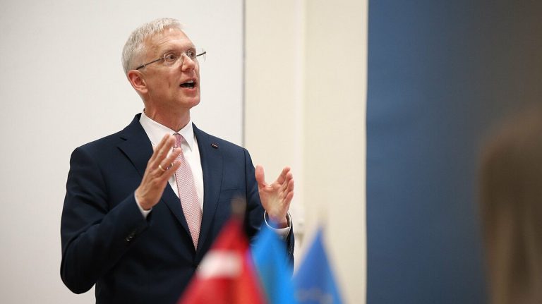 Забастовка учителей бесполезна — премьер Кариньш