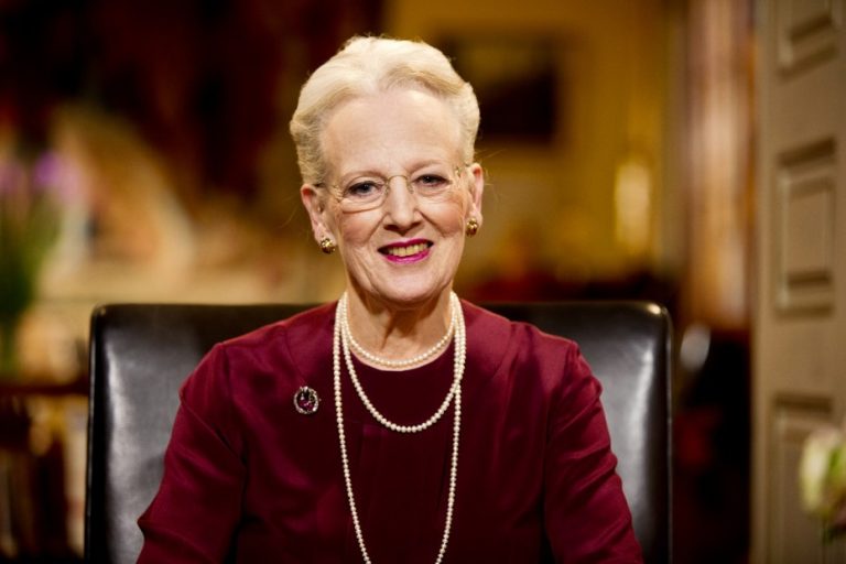 После похорон Елизаветы II 82-летняя королева Дании заболела COVID