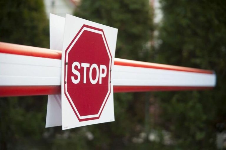 Нескольких россиян в выходные не пустили в Латвию