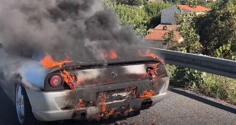 Коллекционный суперкар Ferrari сгорел дотла на глазах у потенциального покупателя
