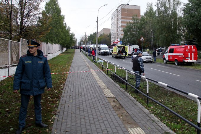 Выросло число жертв стрельбы в школе Ижевска. В Удмуртии объявлен трехдневный траур