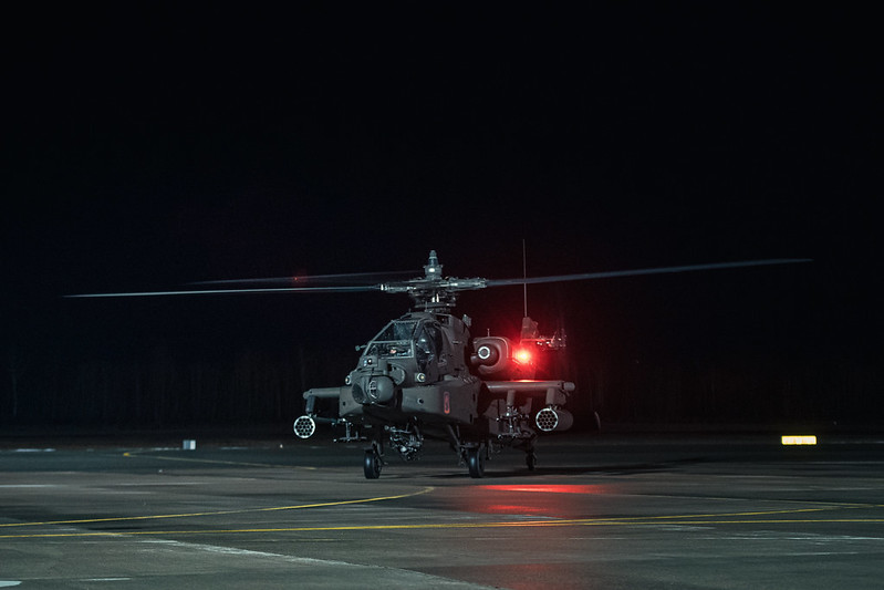 Ночью на авиабазе НВС пройдут тренировочные полеты вертолетов Apache и Black Hawk