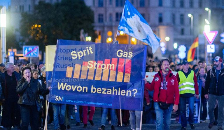 В Германии тысячи людей вышли на акции протеста против роста цен