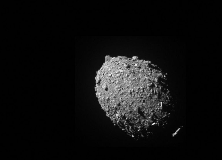 Зонд NASA намеренно столкнулся с астероидом в ходе испытаний системы защиты Земли