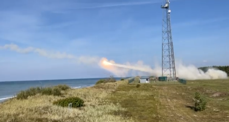 В ходе учений в Лиепае задействованы артиллерийские установки HIMARS